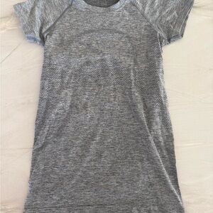 Lululemon Swiftly Tech Gray Short Sleeve Tee Size 4